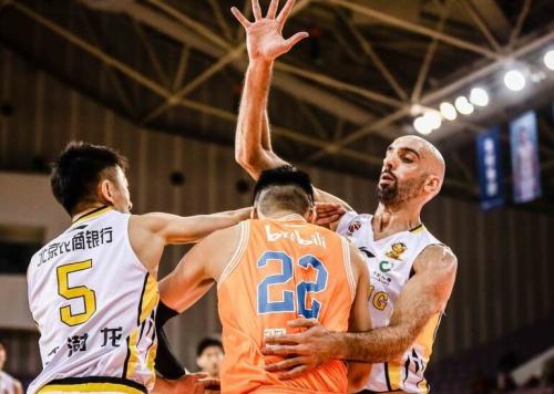  卡昂替补奇兵制胜改写比赛走势