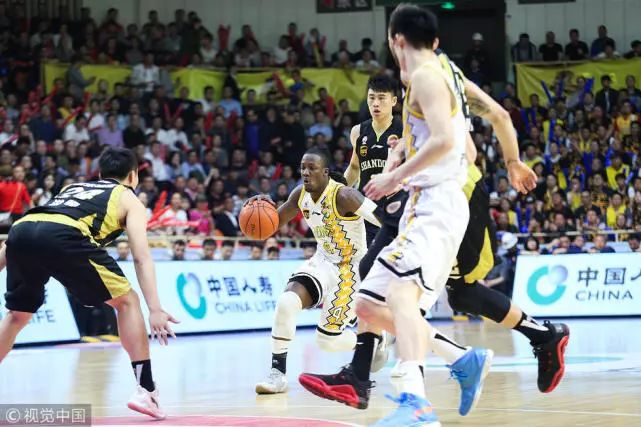  美因茨进攻端多点开花主场大胜副班长