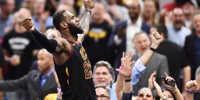  福克斯压哨抛投绝杀，国王主场一分险胜开拓者