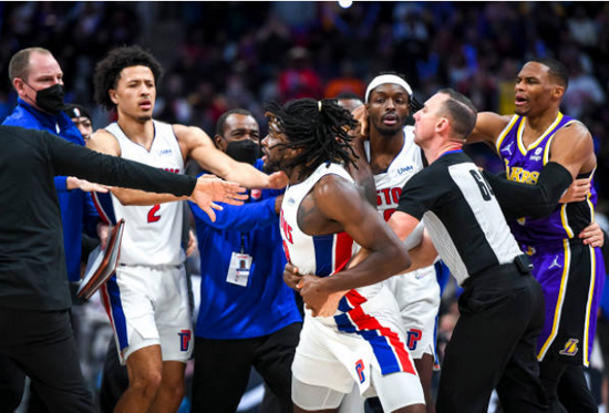  安东尼戈麦斯染红离场，富勒姆少一人惨遭布莱顿逆转  