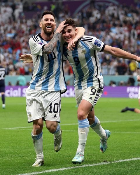  弗赖堡主场球迷热情似火, 助威声浪助力球队连胜  