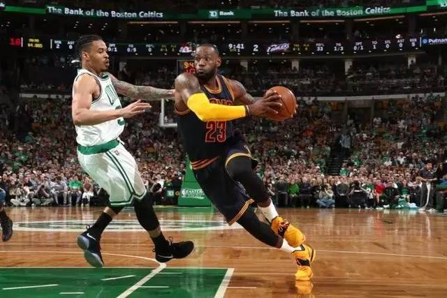  拉文空中作业展翅翱翔，公牛主场力克凯尔特人